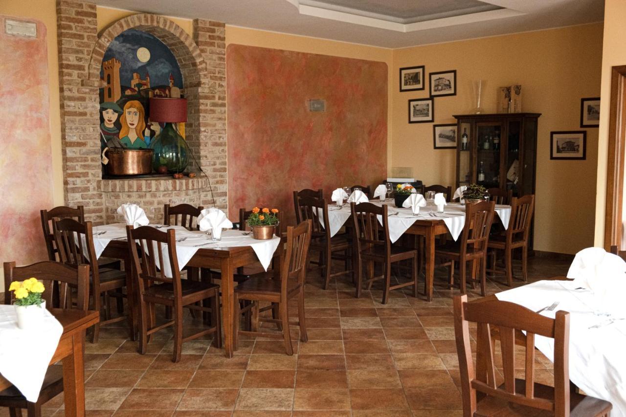 Hotel Ristorante Borgovecchio Montegrosso dʼAsti Zewnętrze zdjęcie