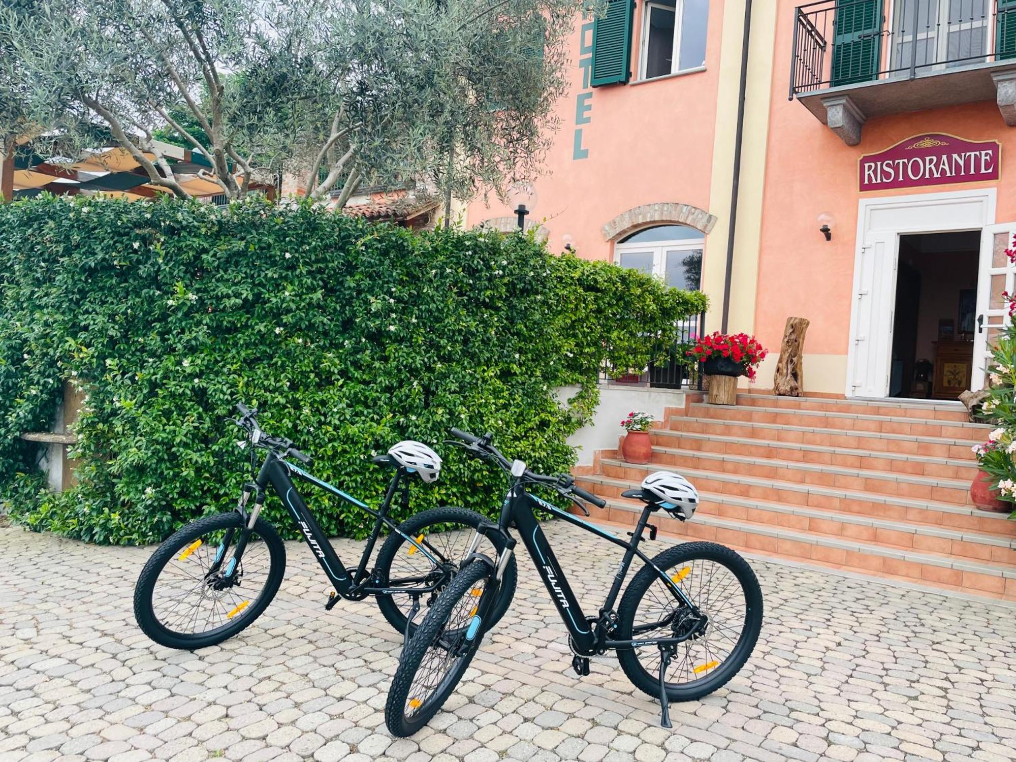 Hotel Ristorante Borgovecchio Montegrosso dʼAsti Zewnętrze zdjęcie