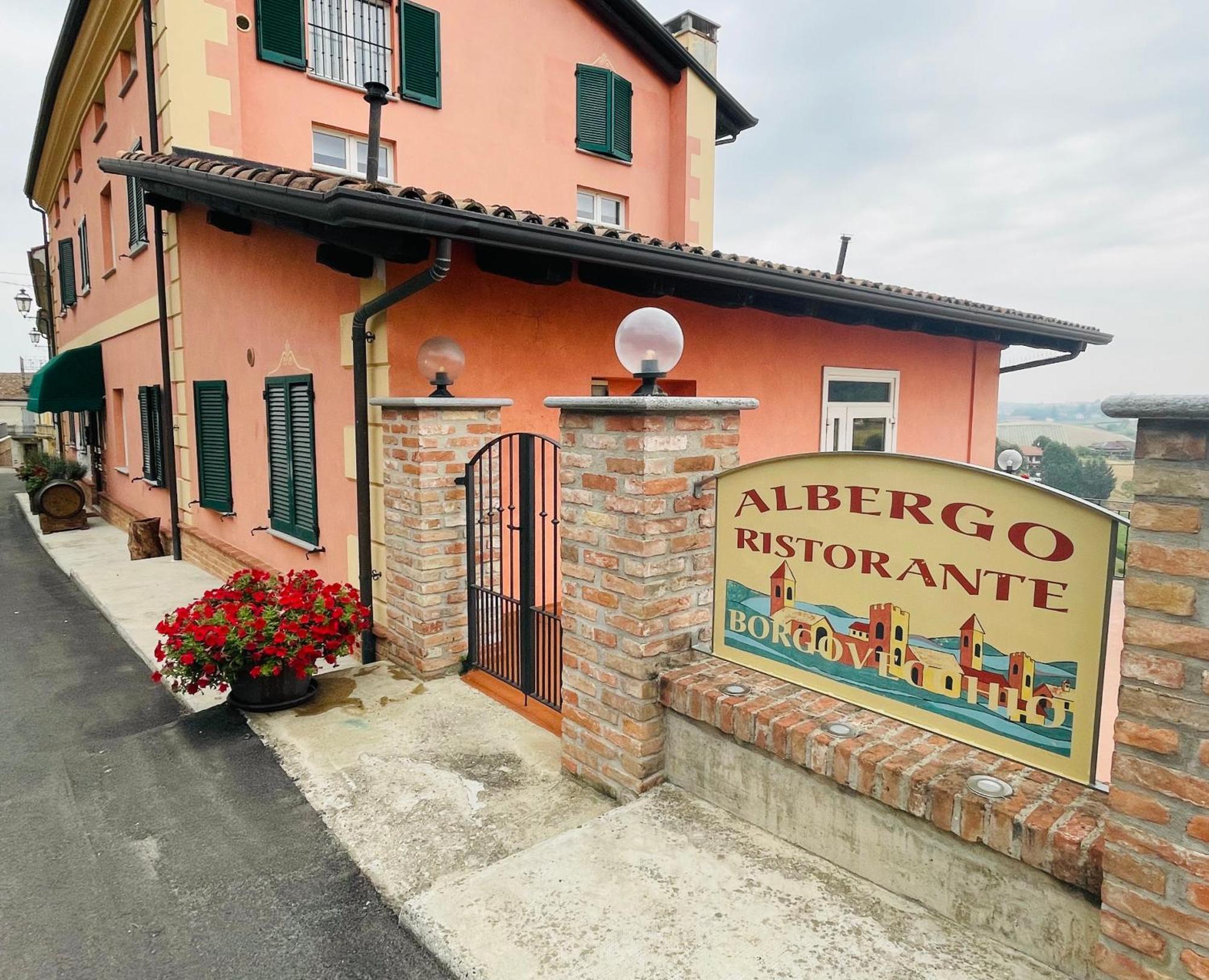 Hotel Ristorante Borgovecchio Montegrosso dʼAsti Zewnętrze zdjęcie